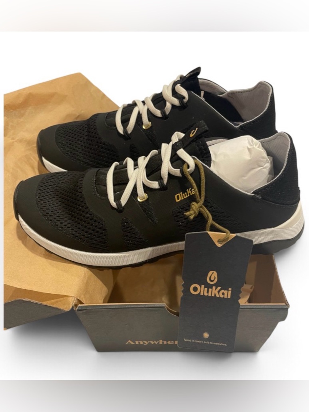 OluKai Huia Ladies Sneaker Size 9 New in Box